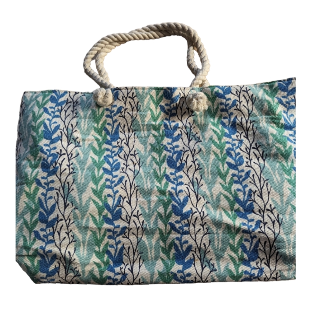 Tote. Large. Cloth Like new. Great for everyday. Beach Bag. Springtime. Picnic